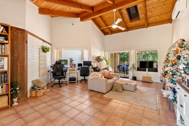 Photo - 3700 Las Pilitas Rd Unidad East Wing