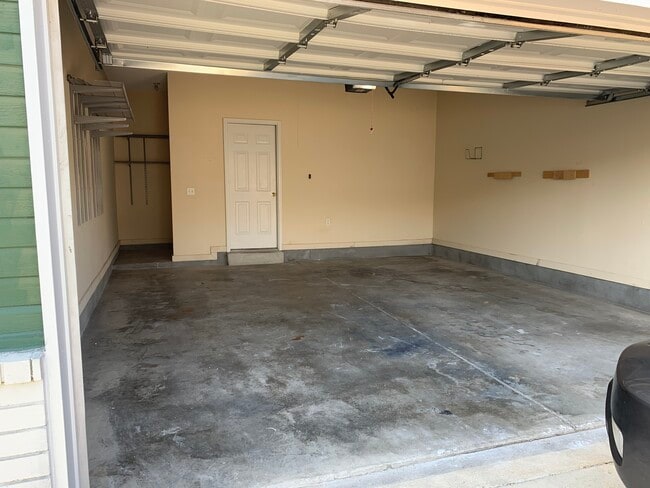 Garage - 1124 Misty Isle Dr