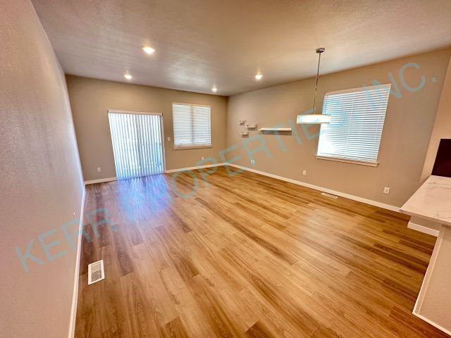 Charming 3-Bedroom Townhouse with 2.5 Baths and Spacious Living Area in Portland!