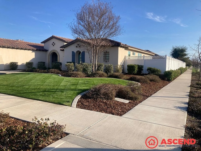 Photo - Beautiful 3 Bed, 2.5 Bath HOA Home with Fireplace & Modern Amenities
