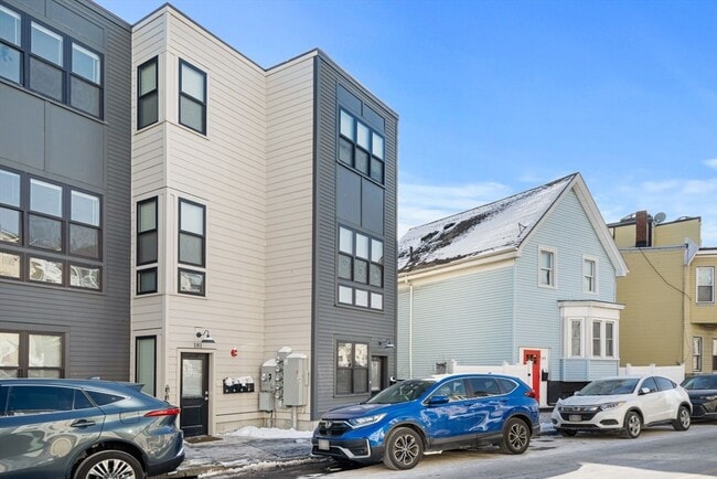 Photo - 181 Bennington St Unidad 1