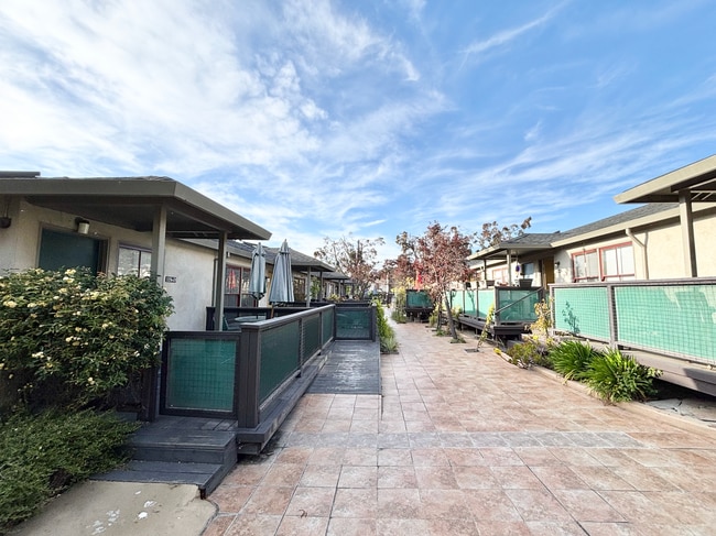 Photo - 1154 Hearst Ave Unidad C