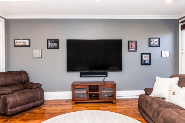 Photo - 215 W 9th St Unidad ID1056144P