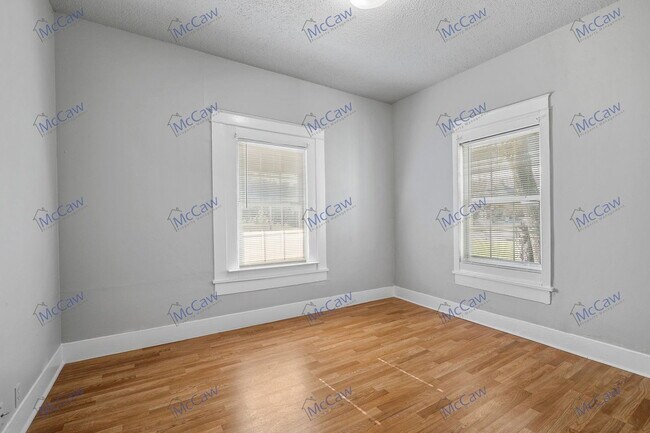 Photo - 419 N Grand Ave