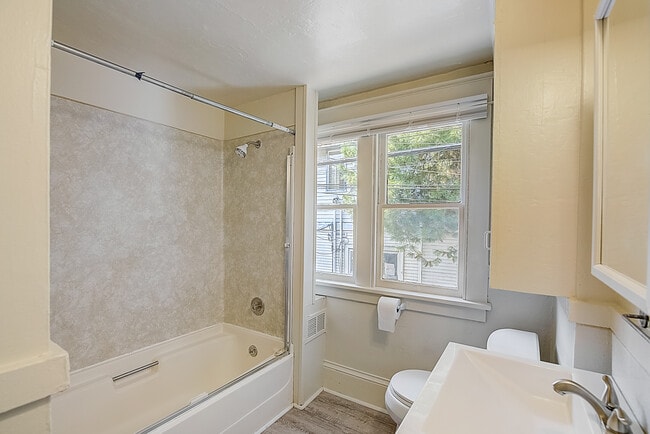 Photo - 1215 NE 55th St