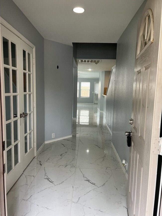 Photo - 5702 La Crema