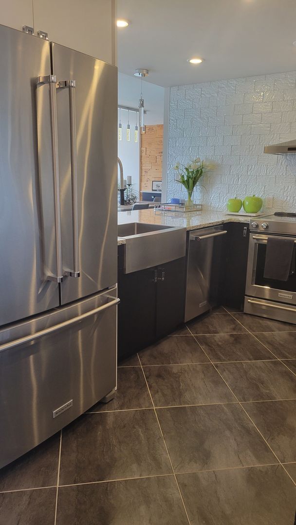 Photo - Beautifully renovated 2/2 condo downtown S...