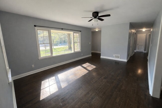 Photo - 2037 Highview Rd SW