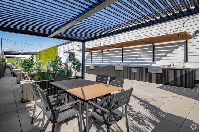 Rooftop Garden BBQ Area 9,000SF