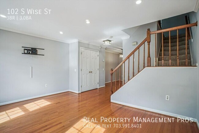 Photo - 102 S Wise St