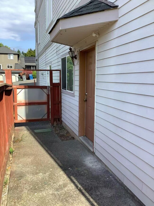 Building Photo - 222 Powell Ave SW Rental