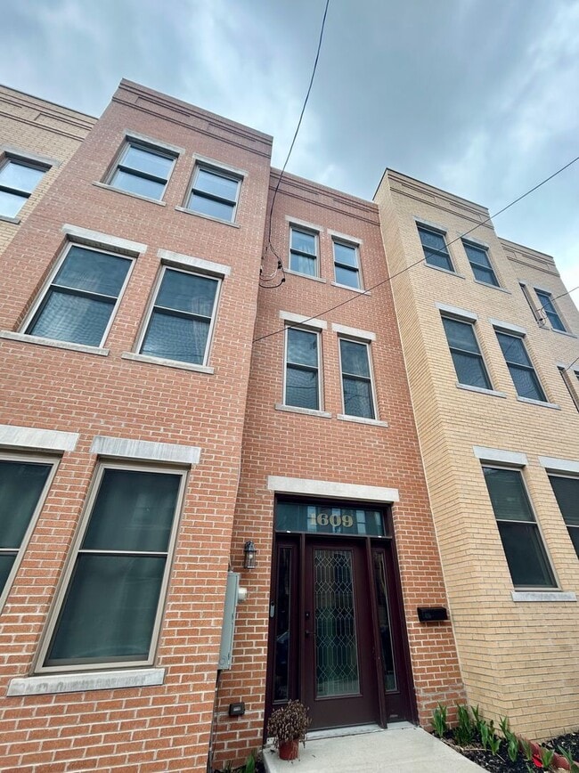 Luxury Townhome with Rooftop Deck & Skylin... - Luxury Townhome with Rooftop Deck & Skylin...