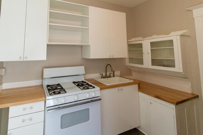 Photo - Goldie Apartments - Room for rent Unit U
