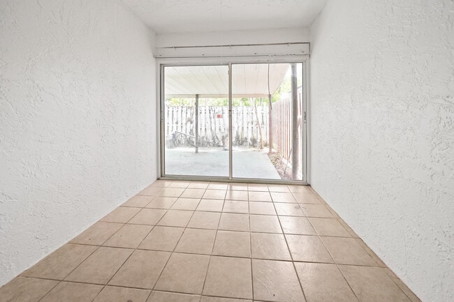 Photo - 5078 Ambler Ln