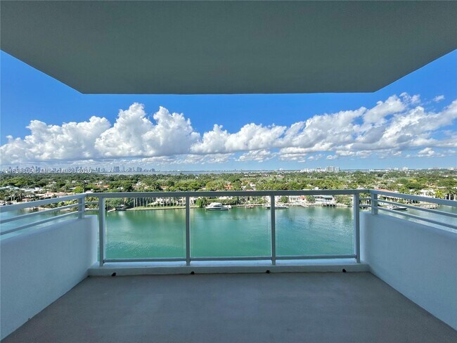 Building Photo - 5600 Collins Ave Unit 12H