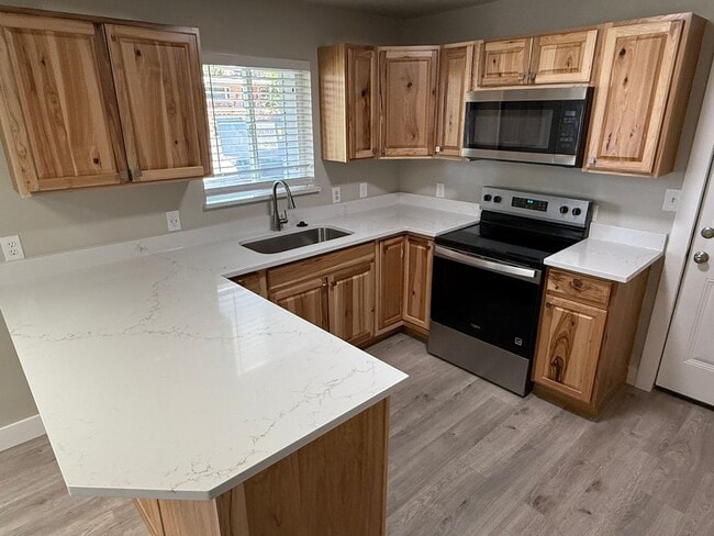 Building Photo - Olympus Cove Five Bedroom Rambler; Amazing... Rental