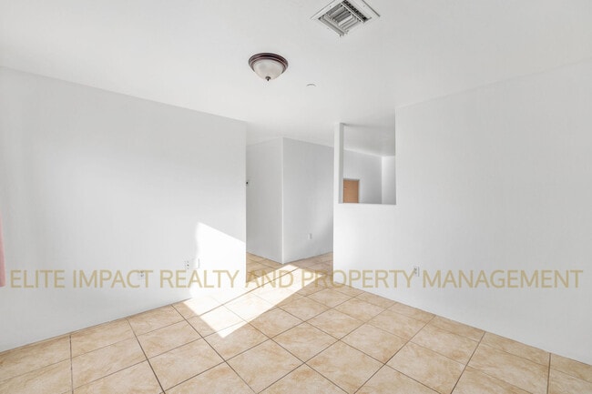 Photo - 1462 W St Marys Rd