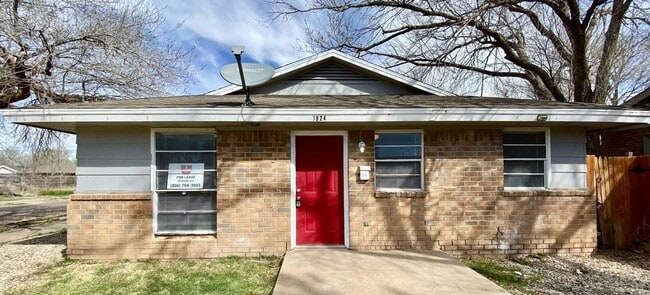 Building Photo - $0 First Month's Rent / $0 Deposit at Move-in