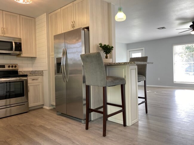 Photo - 793 Bianca Dr NE