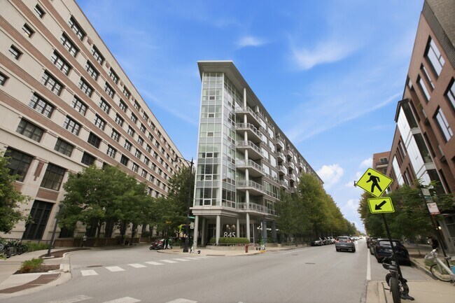 Photo - 845 N Kingsbury St Unidad # 0514