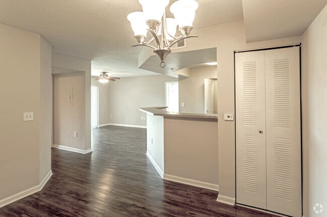 2BR,2BA - 1,065 SF