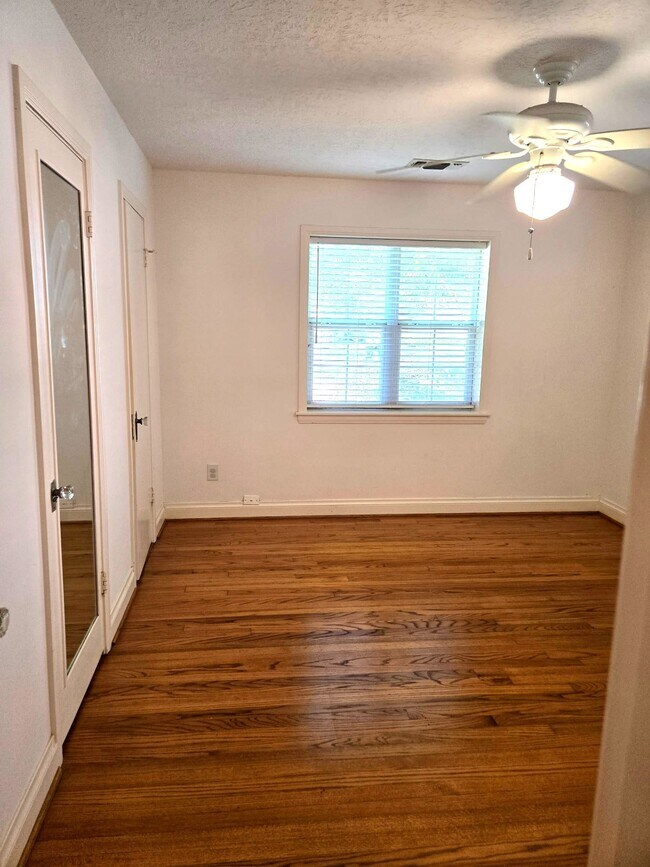 Photo - 2022 Southgate Blvd