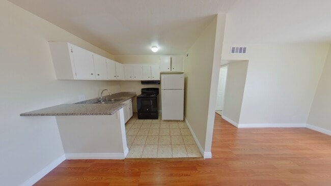 Photo - 512 North Cir