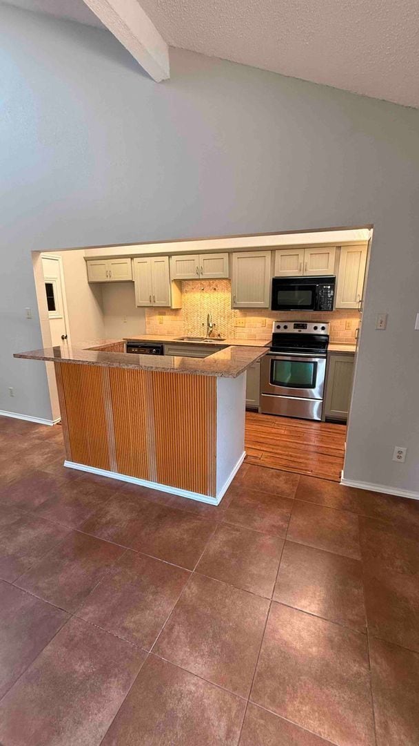 Photo - 3bed/2bath Townhouse with 2 car garage