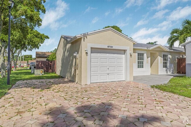 Building Photo - 6731 NW 199th Terrace Rental