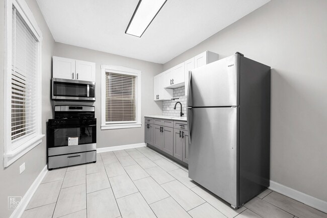 Photo - 647 N Mayfield Ave