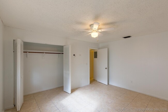 1348 Riverside Cir