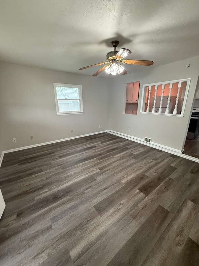 Photo - 27190 Zeman Ave