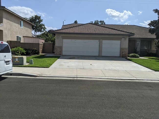 Building Photo - Lovely 4 Bedroom 2.5 Bathroom In Eastvale - Call Today