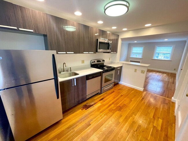 2Bed / 1Bath in Newton - Next to MBTA Waba... - 2Bed / 1Bath in Newton - Next to MBTA Waba... Condo