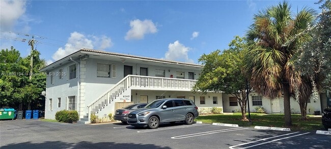 Building Photo - 4140 Woodside Dr Unit 202
