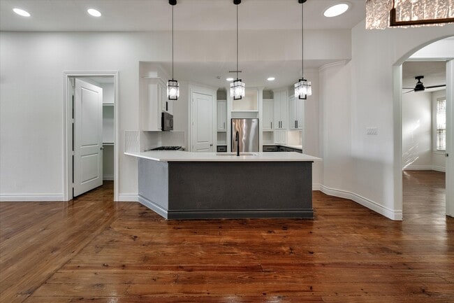 Photo - 119 Capetown Ln