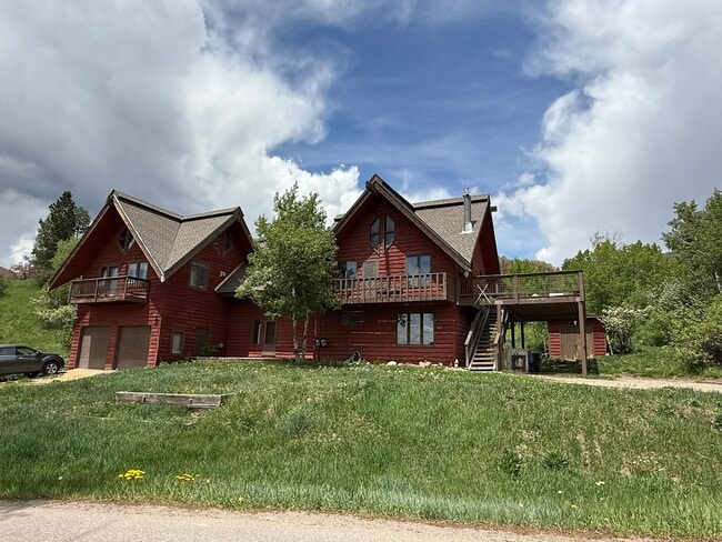 Building Photo - Live on the Mountain! 3bd/2ba Half Duplex Rental
