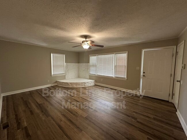 Photo - 4453 Oakmont Cir