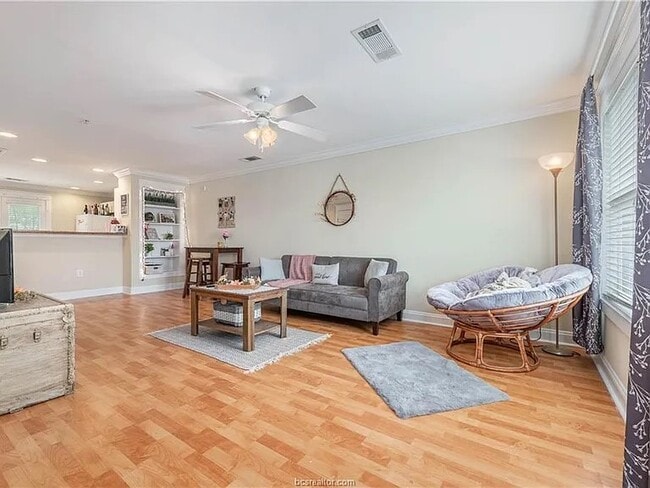 Building Photo - 1725 Harvey Mitchell Pky S Unit 1630