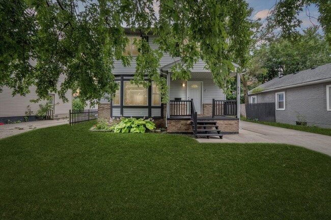 Building Photo - 578 E Mahan Ave