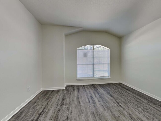 Photo - 15407 Riford Dr