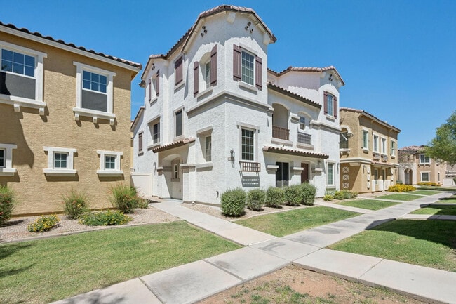 Building Photo - 1319 S Sabino Dr