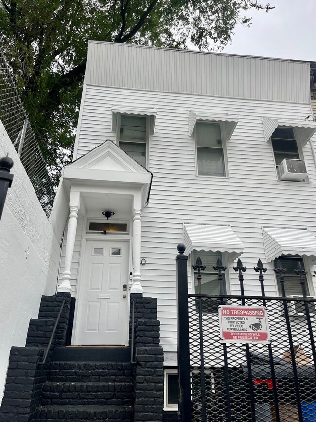 Building Photo - 30 Prescott St Unit 1 Rental