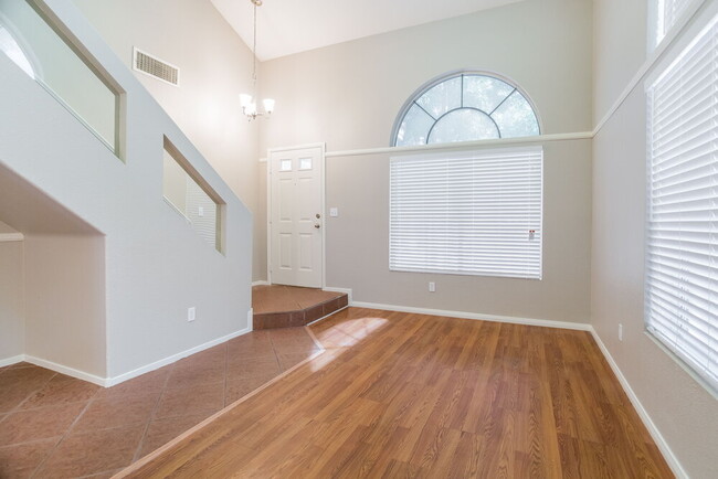 Photo - 3307 Epson St