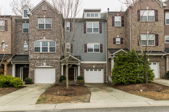 Excellent 4BD, 3.5BA Apex Townhome Near Do... - Excellent 4BD, 3.5BA Apex Townhome Near Do...