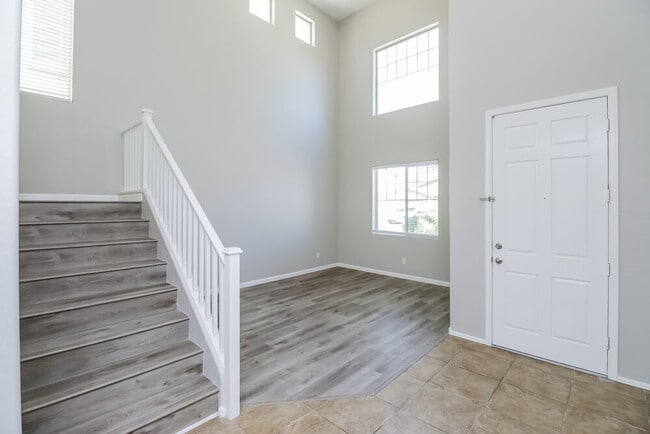 Photo - 545 E Navajo Trail