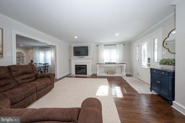 Photo - 227 E Hathaway Ln