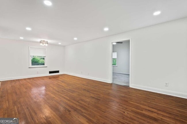 Photo - 2735 Defoors Ferry Rd NW