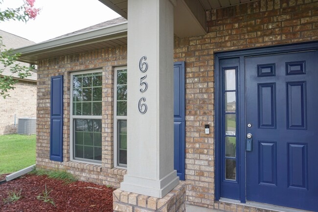 Photo - 656 Teal St