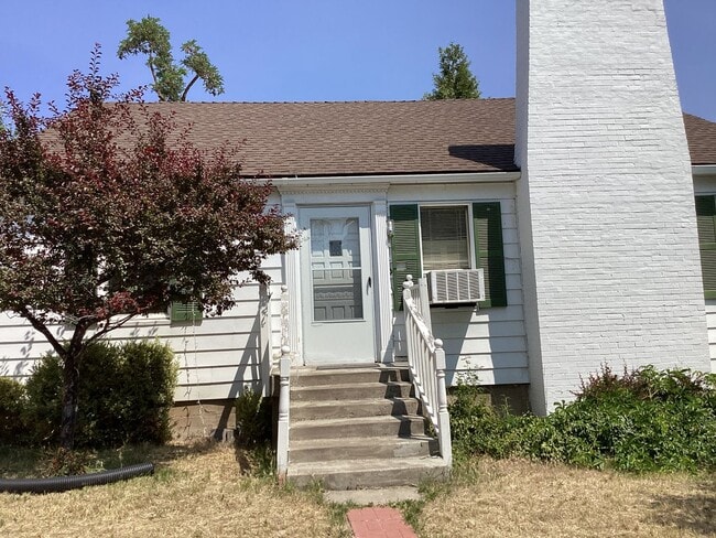 443 N Laguna St